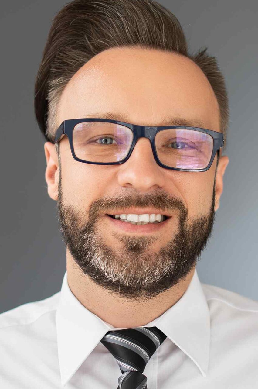 https://grethaslab.com/wp-content/uploads/2019/02/team_02-850x1280.jpg